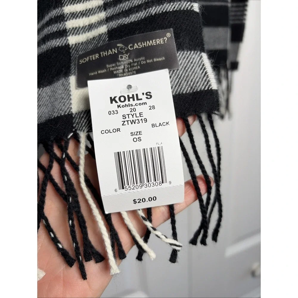 D&Y Softer‎ Than Cashmere Plaid Scarf Womens OS Black White Check Fringe Acrylic